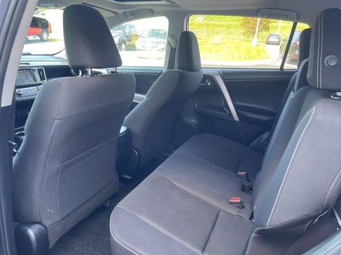 Used 2018 Toyota RAV4 XLE AWD/4WD image 17