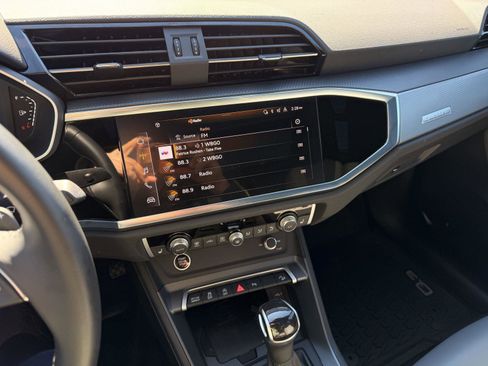 Used 2025 Audi Q3 2.0T Premium w/ Convenience Package image 22