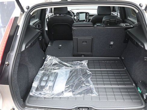 Certified 2024 Volvo XC40 B5 Plus w/ Protection Package Premier image 24