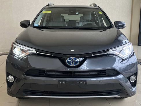 Used 2018 Toyota RAV4 Limited AWD/4WD image 2
