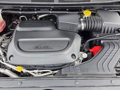 Used 2023 Chrysler Pacifica Touring-L FWD image 31