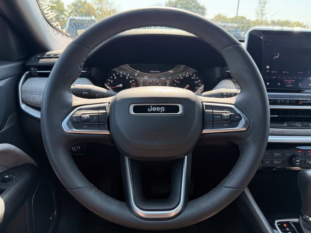 Used 2025 Jeep Compass Latitude w/ Sun & Sound Group AWD/4WD image 14
