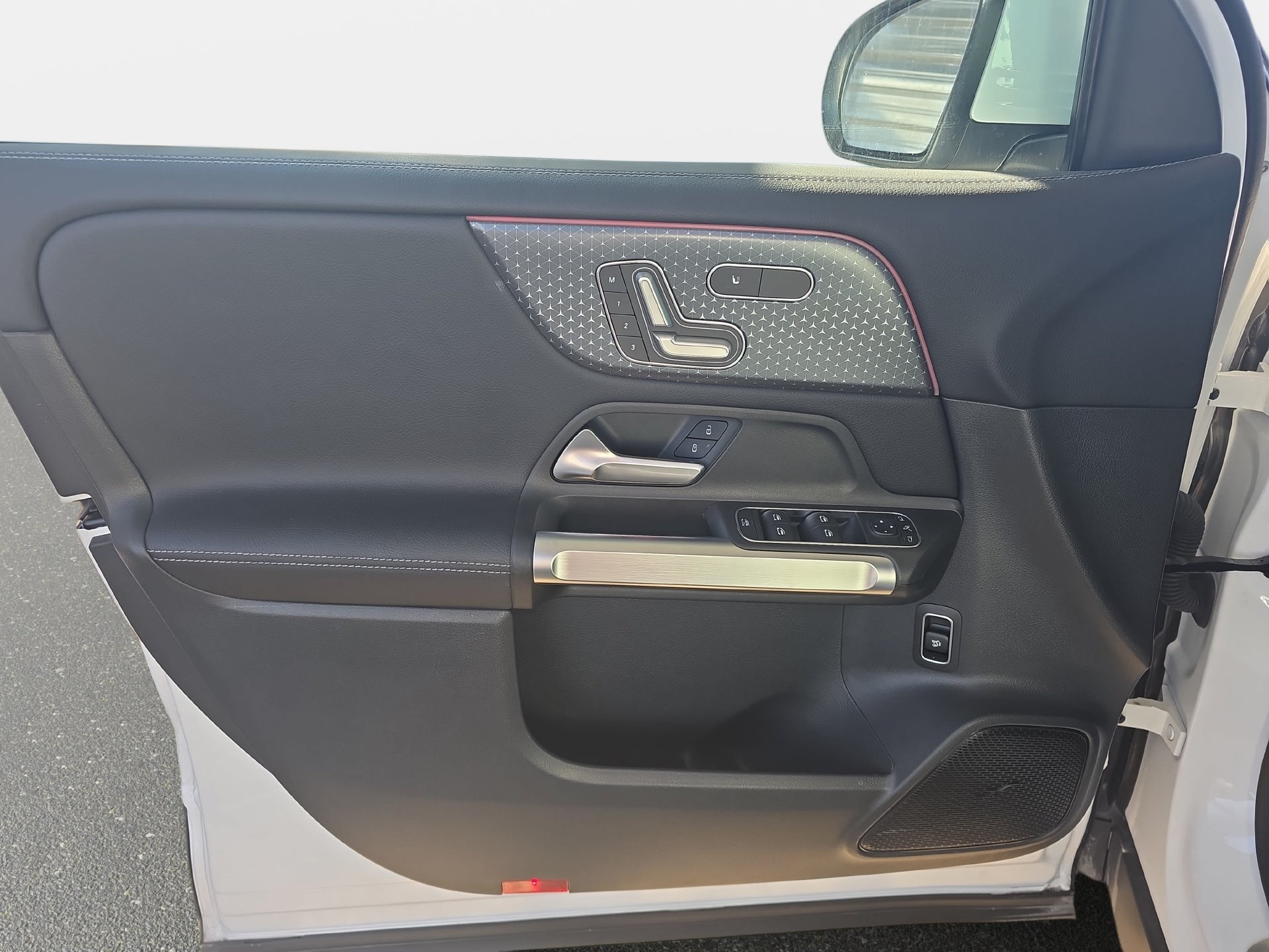Used 2026 Mercedes-Benz GLB 250 image 25