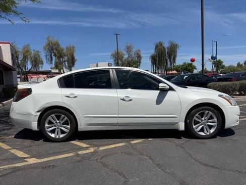 Used 2012 Nissan Altima 3.5 SR w/ Sport Pkg FWD image 2