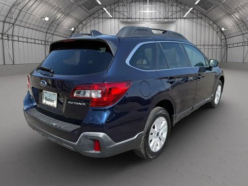 Used 2018 Subaru Outback 2.5i Premium AWD/4WD image 3