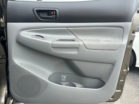 Used 2011 Toyota Tacoma PreRunner image 18