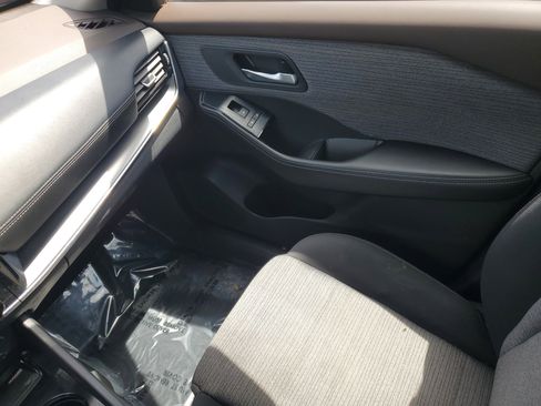 Used 2021 Nissan Rogue SV image 10