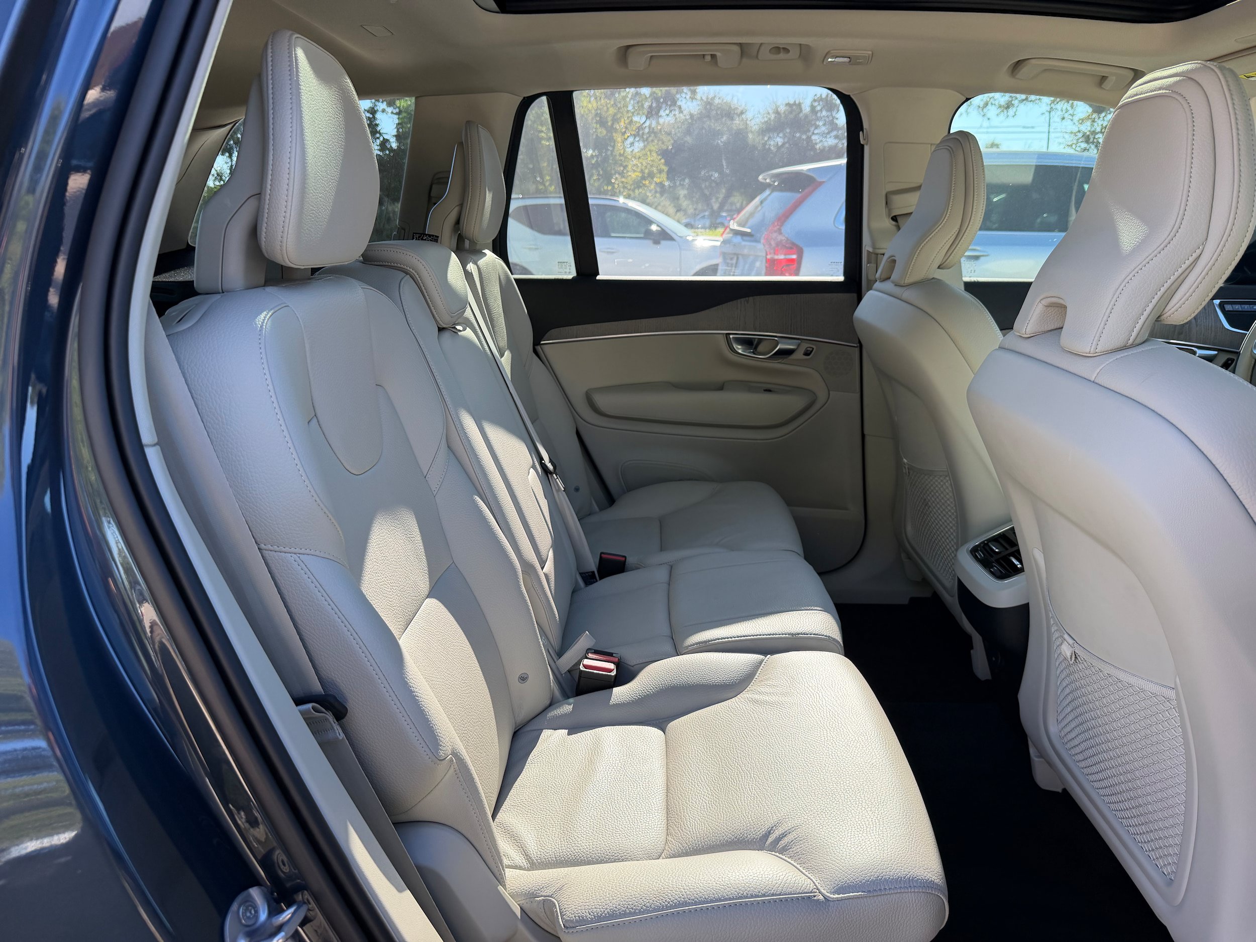 Certified 2025 Volvo XC90 B6 Plus w/ Protection Package Premier AWD/4WD image 12