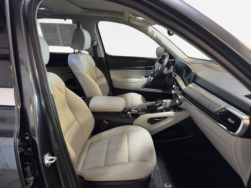 Certified 2024 Kia Telluride EX w/ EX Captain's Chair Package FWD image 26