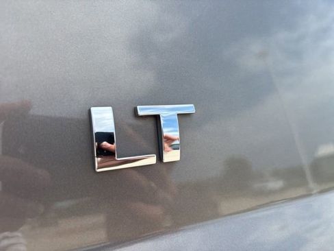 Used 2018 Chevrolet Suburban LT AWD/4WD image 39