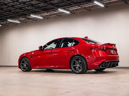 Used 2018 Alfa Romeo Giulia Quadrifoglio RWD image 28