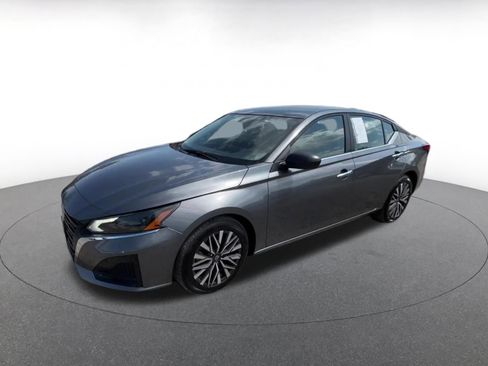 Used 2025 Nissan Altima 2.5 SV FWD image 8