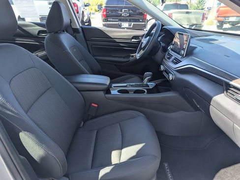 Used 2024 Nissan Altima 2.5 SV image 32