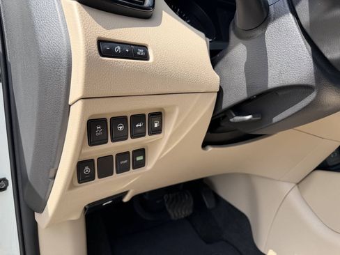 Used 2019 Nissan Rogue SV w/ Sun & Sound Touring Package FWD image 12
