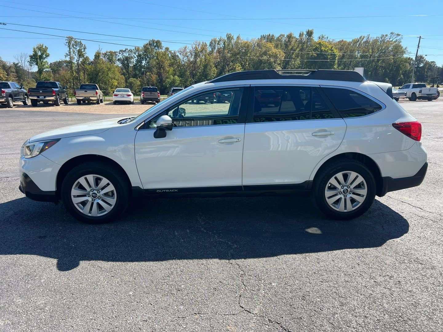 Used 2019 Subaru Outback 2.5i Premium w/ Popular Package #2 AWD/4WD image 3