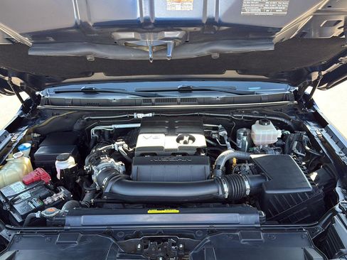 Used 2022 Nissan Frontier PRO-4X image 37