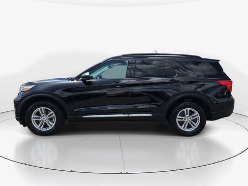 Used 2023 Ford Explorer XLT w/ Equipment Group 202A AWD/4WD image 10