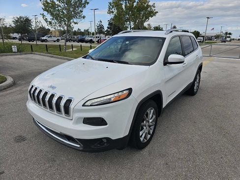 Used 2018 Jeep Cherokee Limited image 2