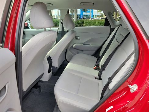 Used 2025 Hyundai Kona SEL image 9