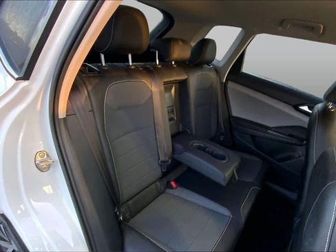 Used 2022 Volkswagen Taos SE FWD image 19