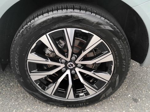 Used 2024 Volvo XC60 B5 Plus w/ Climate Package AWD/4WD image 28
