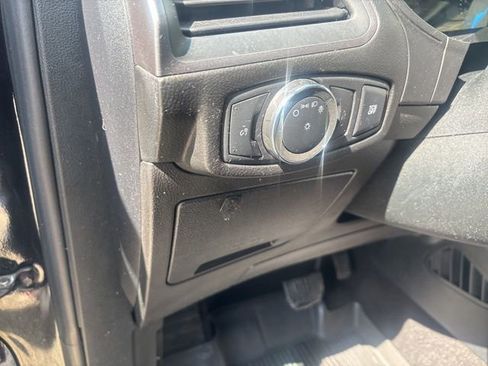 Used 2020 Ford Edge SE image 26