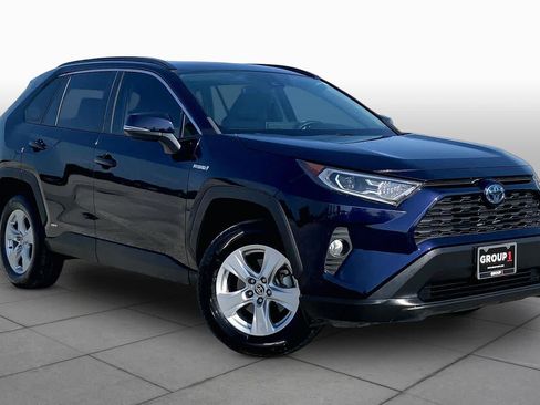 Certified 2021 Toyota RAV4 XLE w/ Convenience Package AWD/4WD image 3