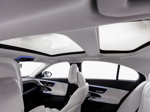 Certified 2024 Mercedes-Benz E 350 4MATIC Sedan image 28