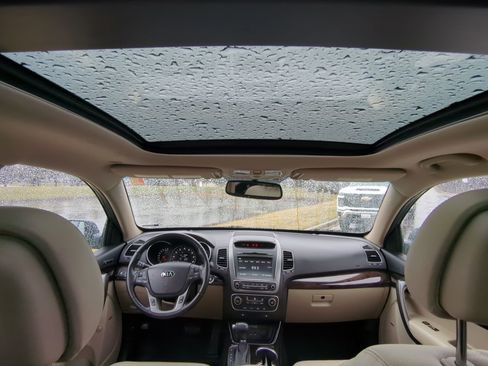 Used 2014 Kia Sorento EX w/ EX V6 Touring Package image 10