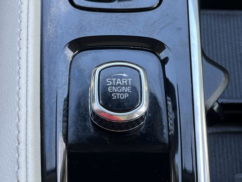 Used 2023 Volvo XC90 B5 Core w/ Protection Package Premier image 10