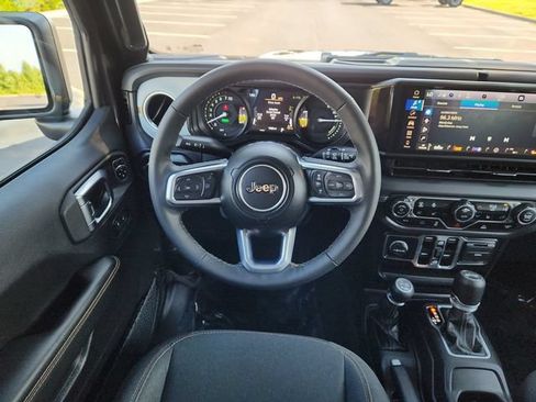 Used 2025 Jeep Wrangler Unlimited Sahara AWD/4WD image 24