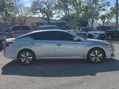 Used 2022 Nissan Altima 2.5 SV image 4