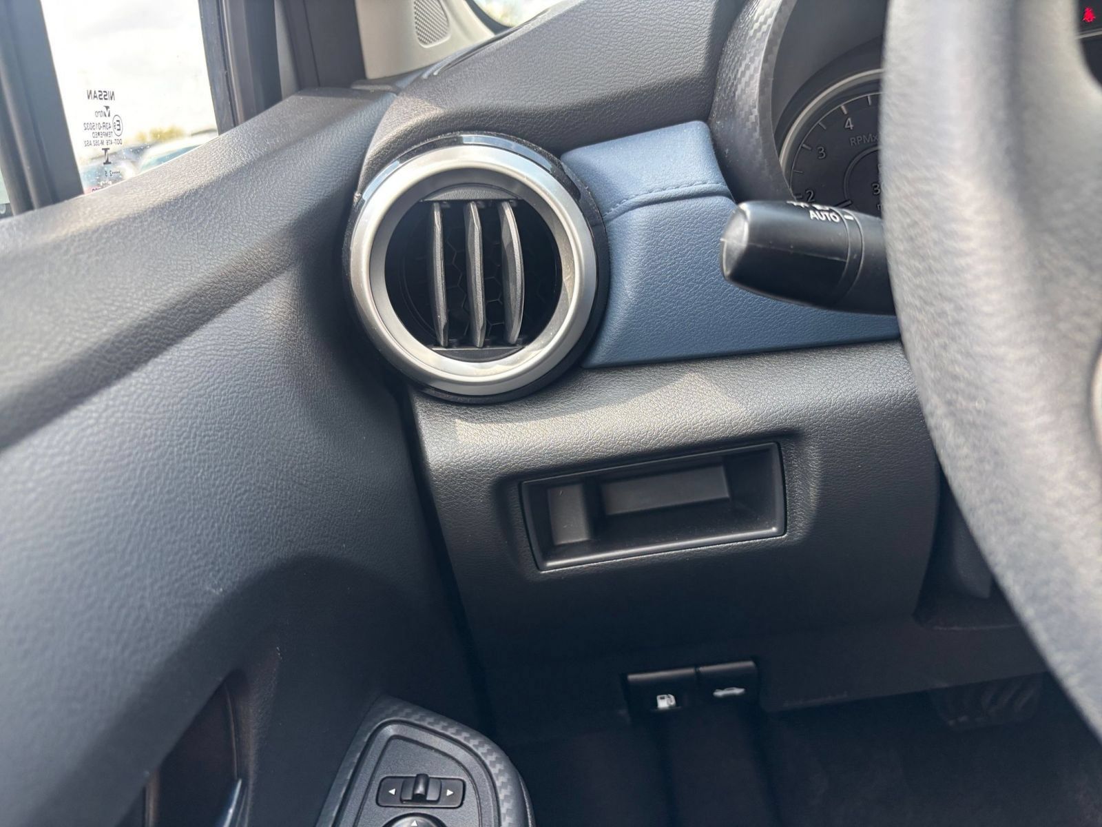 Used 2025 Nissan Versa SV FWD image 31