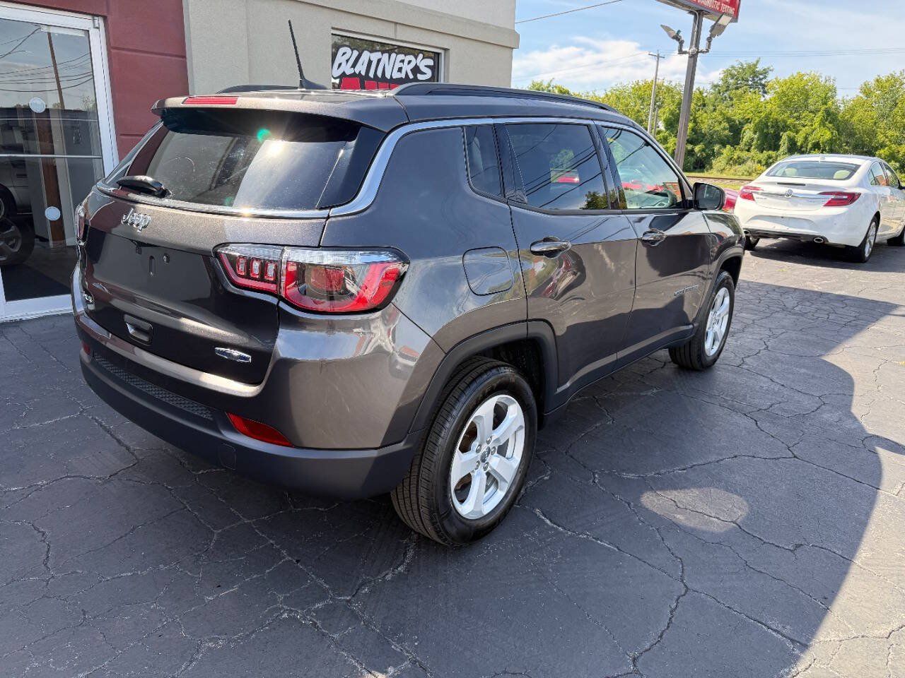 Used 2019 Jeep Compass Latitude w/ Cold Weather Group AWD/4WD image 6