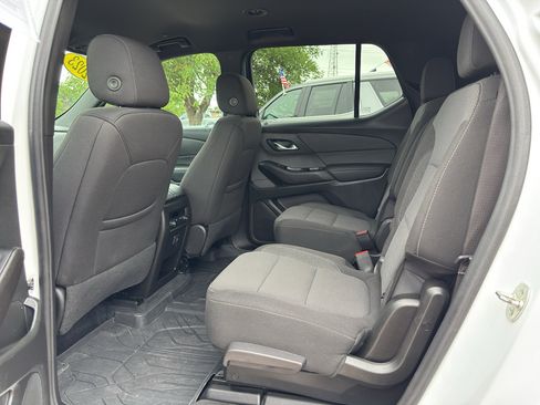 Used 2023 Chevrolet Traverse LT FWD image 18