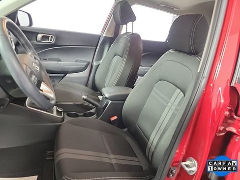Used 2024 Hyundai Venue SEL image 14