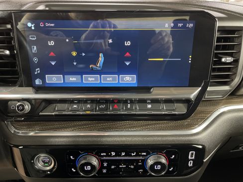 Used 2023 Chevrolet Silverado 1500 LT image 24