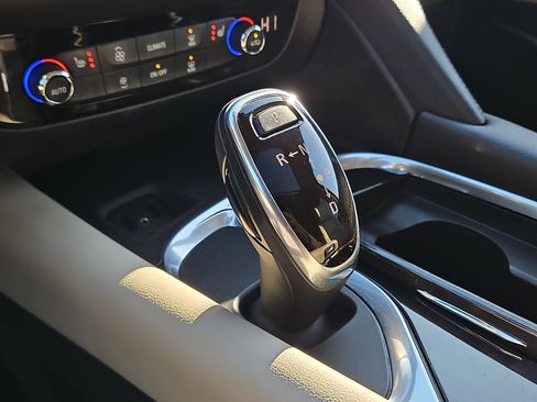 Used 2019 Buick Enclave Essence image 15