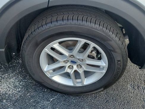 Used 2025 Ford Explorer Active AWD/4WD image 11