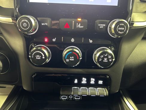 New 2026 RAM 1500 4x4 Crew Cab image 17