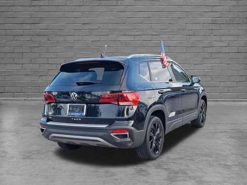 Used 2024 Volkswagen Taos SE w/ Panoramic Sunroof Package FWD image 10
