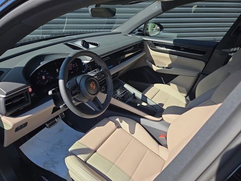 Certified 2025 Porsche Macan 4S Electric image 4