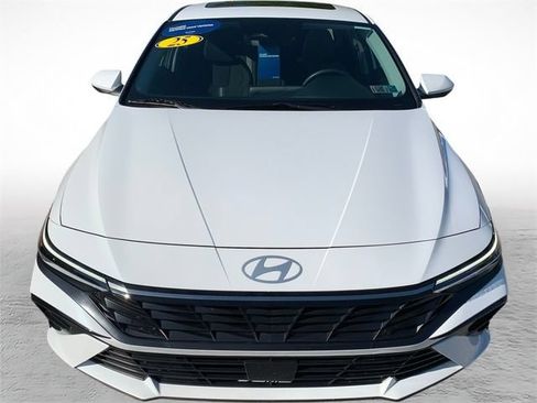 Certified 2025 Hyundai Elantra SEL FWD image 8