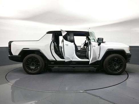 Certified 2025 GMC Hummer EV 2X AWD/4WD image 32