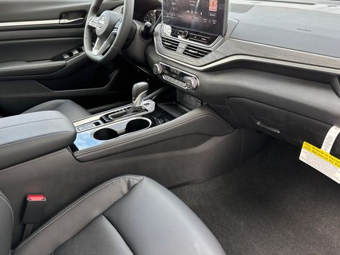New 2025 Nissan Altima 2.5 SL image 12