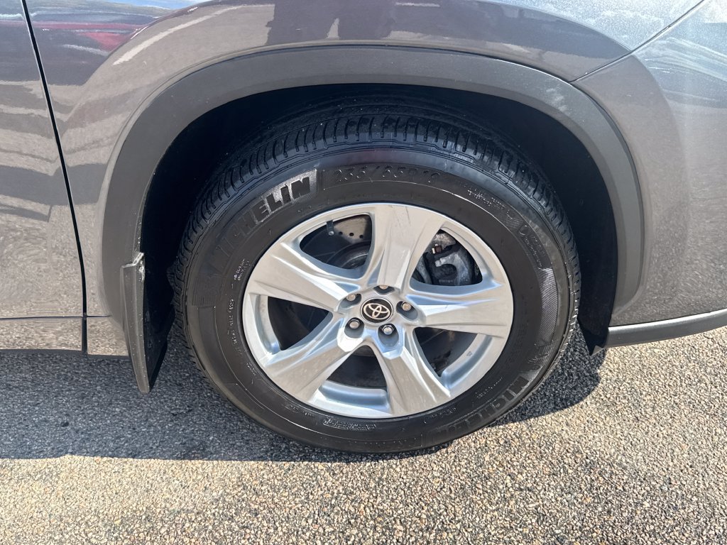 Used 2020 Toyota Highlander LE AWD/4WD image 44