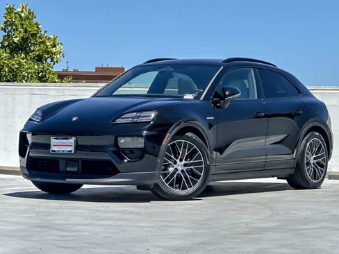 Used 2025 Porsche Macan Electric RWD image 1