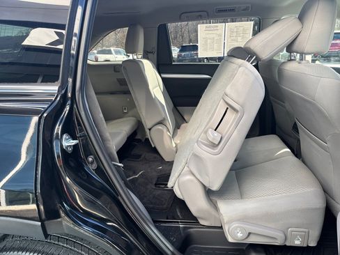 Used 2015 Toyota Highlander LE image 45