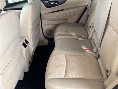 Used 2019 Nissan Rogue SV image 17