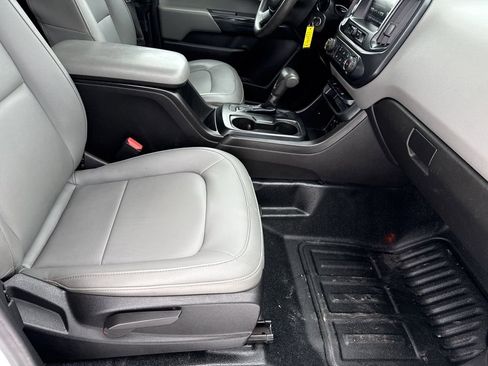 Used 2018 Chevrolet Colorado W/T image 12